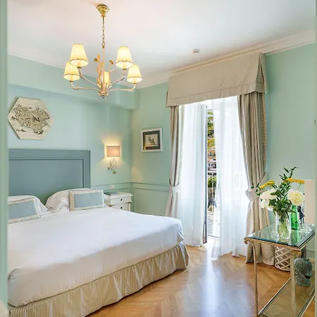 Palazzo Manzi Terme & 카사밋쵸라테르메